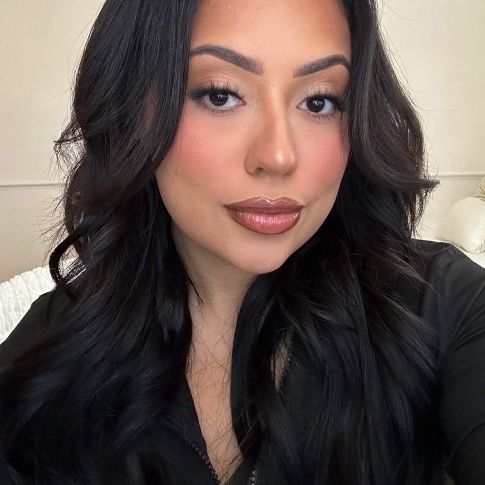 Meet your Posher, Carolina